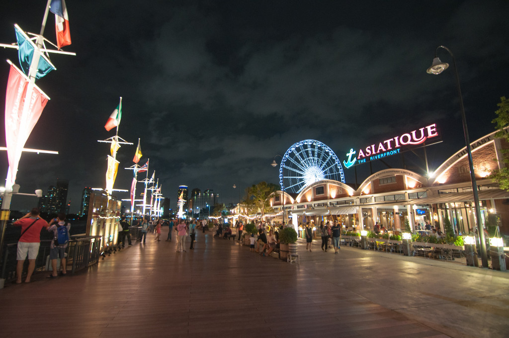 Asiatique The Riverfront open-air shopping centre and entertainment venue in Bangkok, Thailand - photo by chee.hong