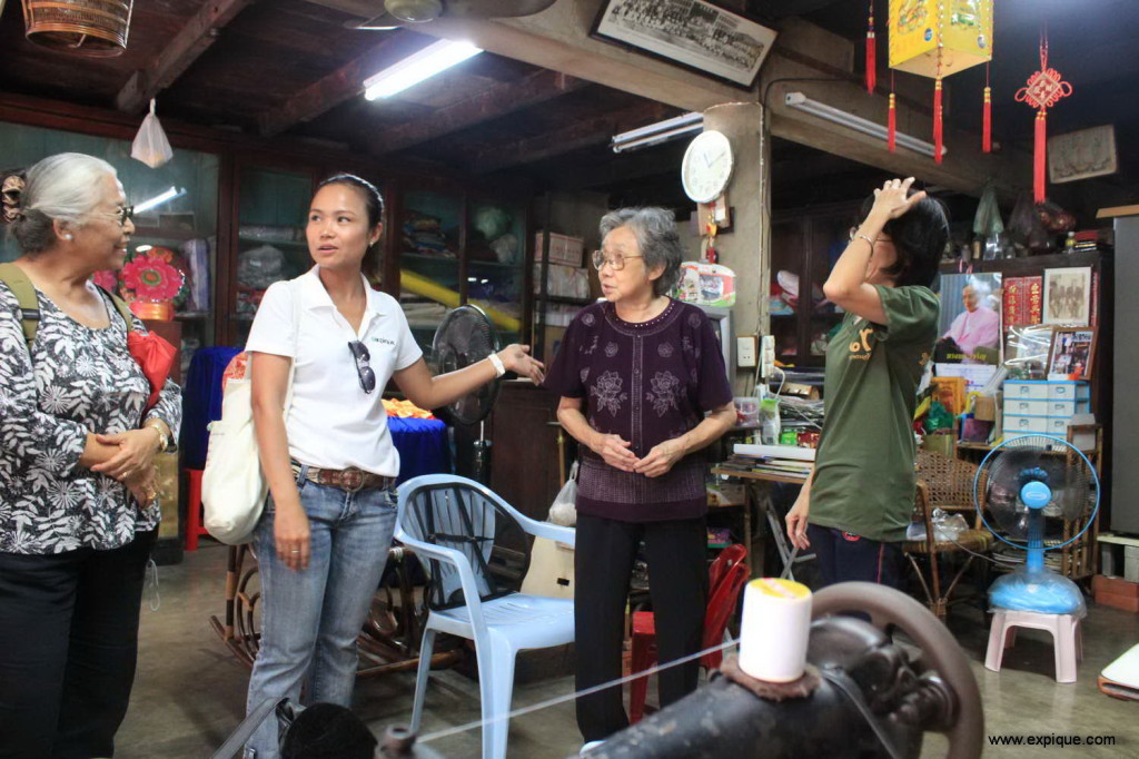 Meeting the locals on a walking Tour in Bangkok