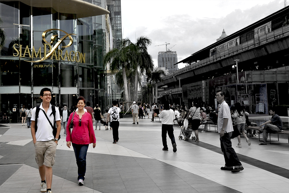 Tourist-oriented businesses like shopping centres, including Siam Paragon, remain open on the Labour Day public holiday - photo by Jason D'Great