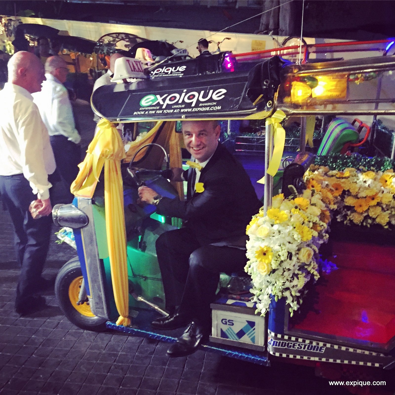 The wedding tuk tuk tuk in Bangkok