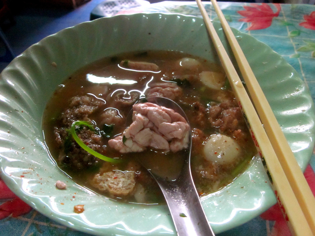 Tom samong moo pig brain soup - photo by Chris Wotton
