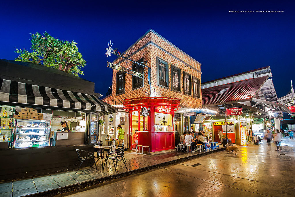 Asiatique night market in Bangkok - photo by Prachanart Viriyaraks