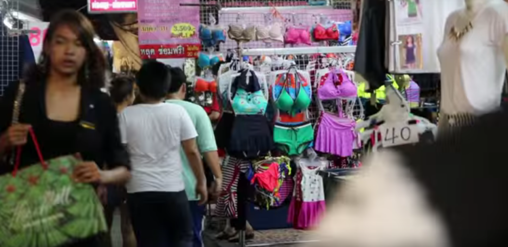 Klong San night market in Bangkok, Thailand - photo by Expique