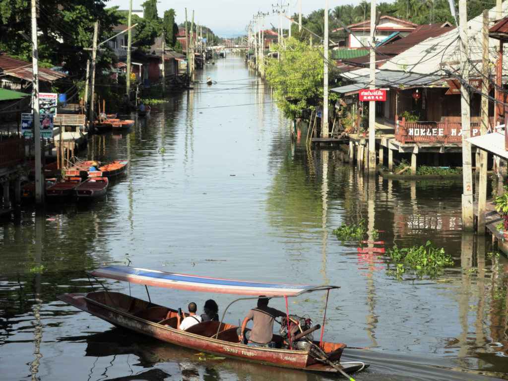 Damnoen Saduak floating market in Ratchaburi, near Bangkok, Thailand - photo by Fabio Achilli