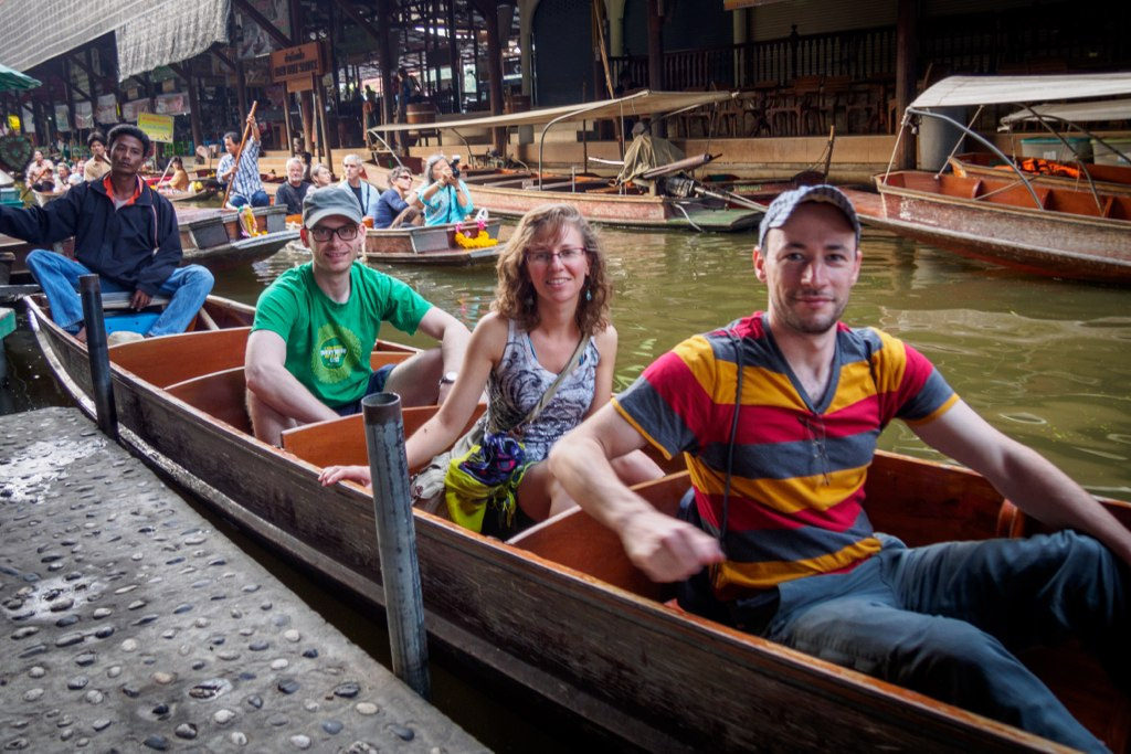 Damnoen Saduak floating market in Ratchaburi, near Bangkok, Thailand - photo by Maxim B.