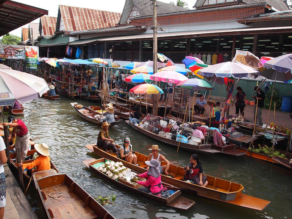 Damnoen Saduak floating market in Ratchaburi, near Bangkok, Thailand - photo by Walter Lim