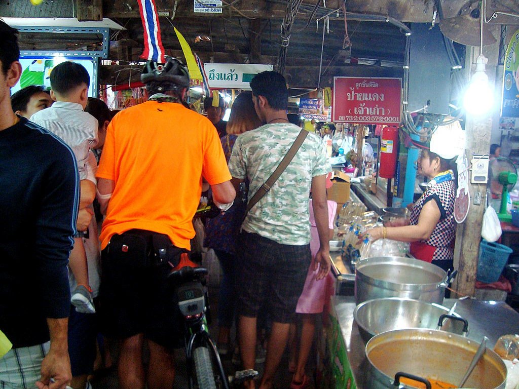 Don Wai floating market in Nakhon Pathom near Bangkok, Thailand - photo by Paul_the_Seeker