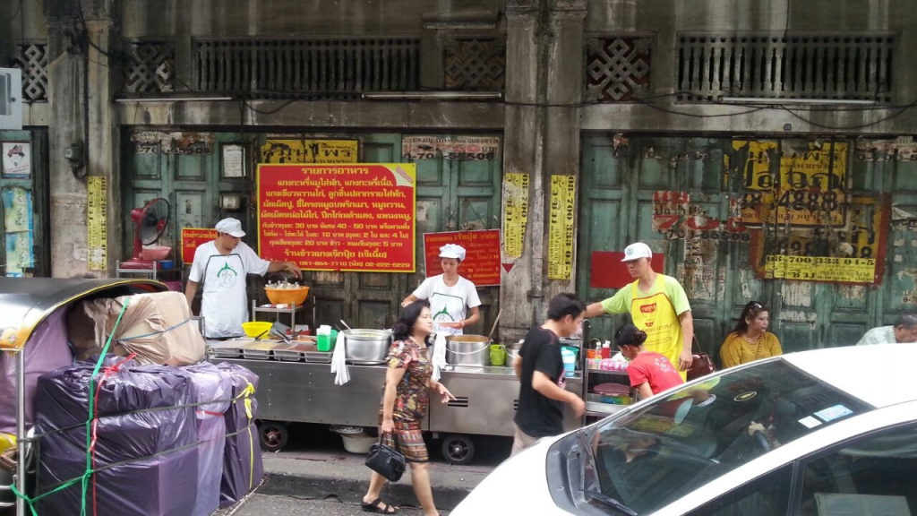 Khao gaeng rice and curry stall in Bangkok, Thailand - photo by Chris Wotton