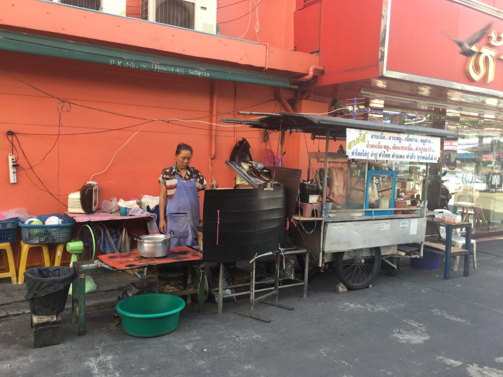 Somtum papaya salad stall in Bangkok - photo by Chris Wotton