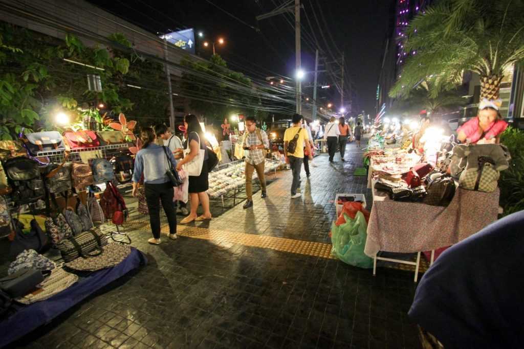 Suan Lum Ratchada night market in Bangkok, Thailand - photo by Suan Lum Night Bazaar Ratchadaphisek