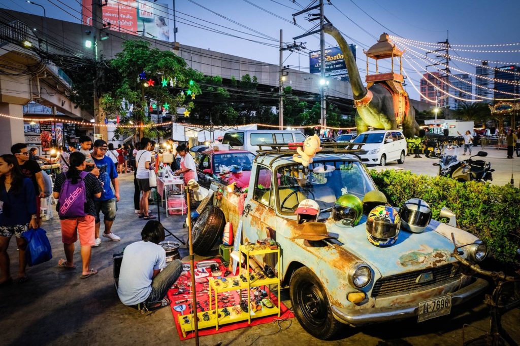 Suan Lum Ratchada night market in Bangkok, Thailand - photo by Suan Lum Night Bazaar Ratchadaphisek