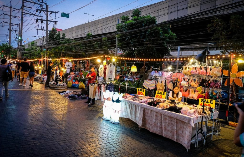 Suan Lum Ratchada night market in Bangkok, Thailand - photo by Suan Lum Night Bazaar Ratchadaphisek