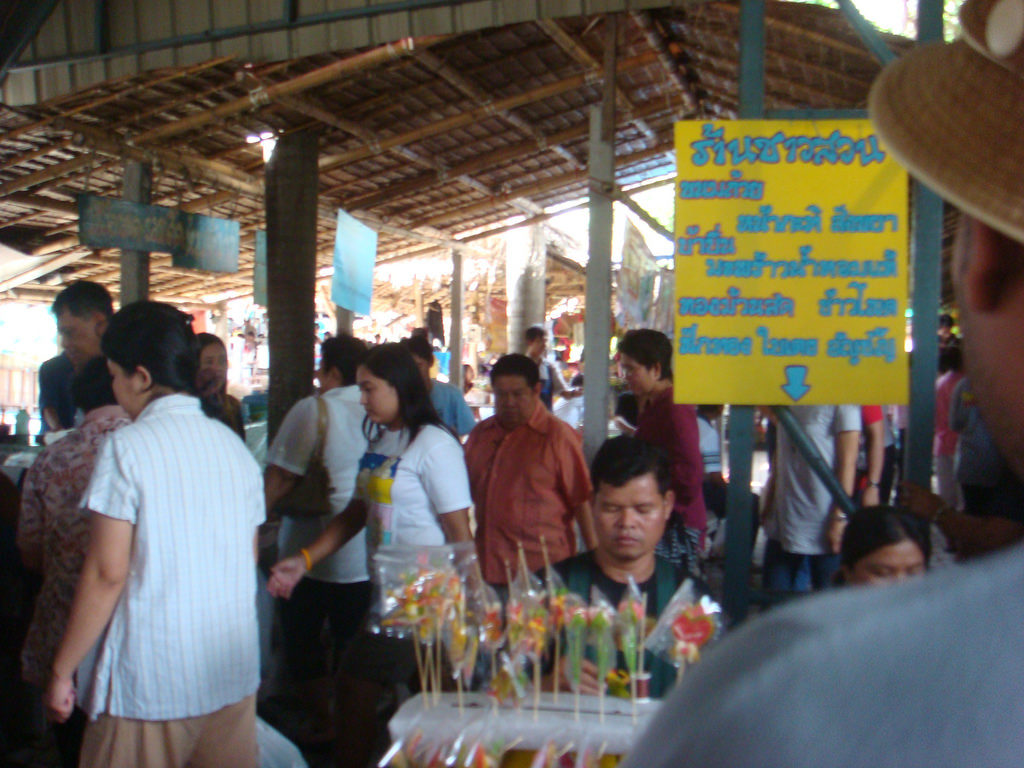 Lamphaya floating market in Nakhon Pathom, near, Bangkok, Thailand - photo by sugree