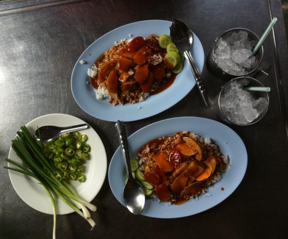 Khao moo daeng barbecued pork on rice at Udom Pochana in Phraeng Phutton, Bangkok, Thailand - photo by Chris Wotton