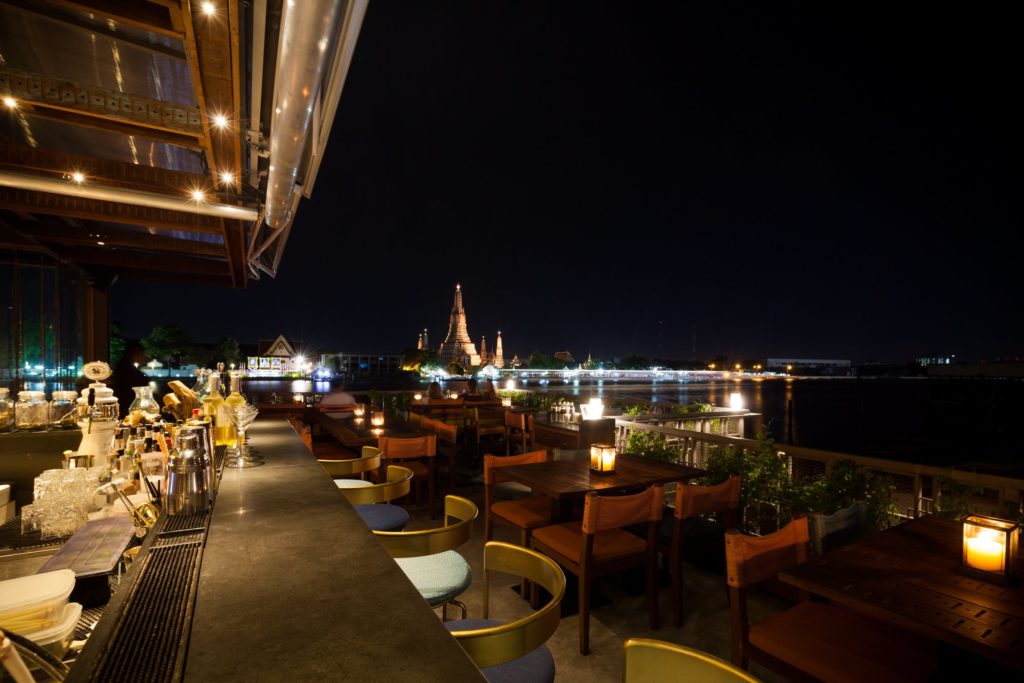 Chaophraya river dinner cruise on Supanniga Cruise in Bangkok, Thailand - photo by Supanniga Cruise
