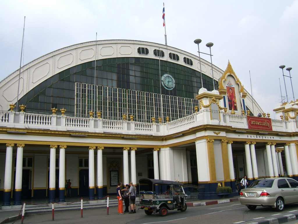 Hualamphong Railway Station in Bangkok, Thailand - photo by shankar s.