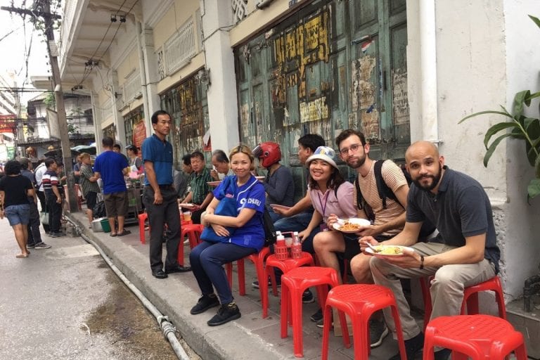 Bangkok's famous Khao Geng Jek Puey - curry rice vendor in Chinatown