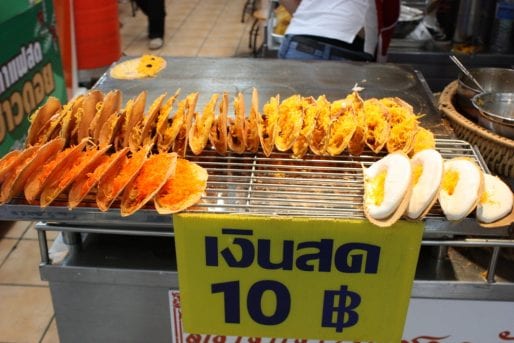 Kuang buang Thai taco-like dessert