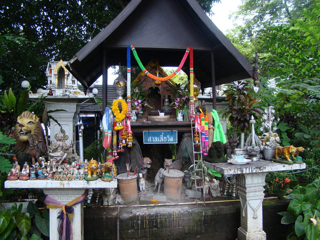 Thai Customs & Habits That Baffle Visitors to Thailand Expique