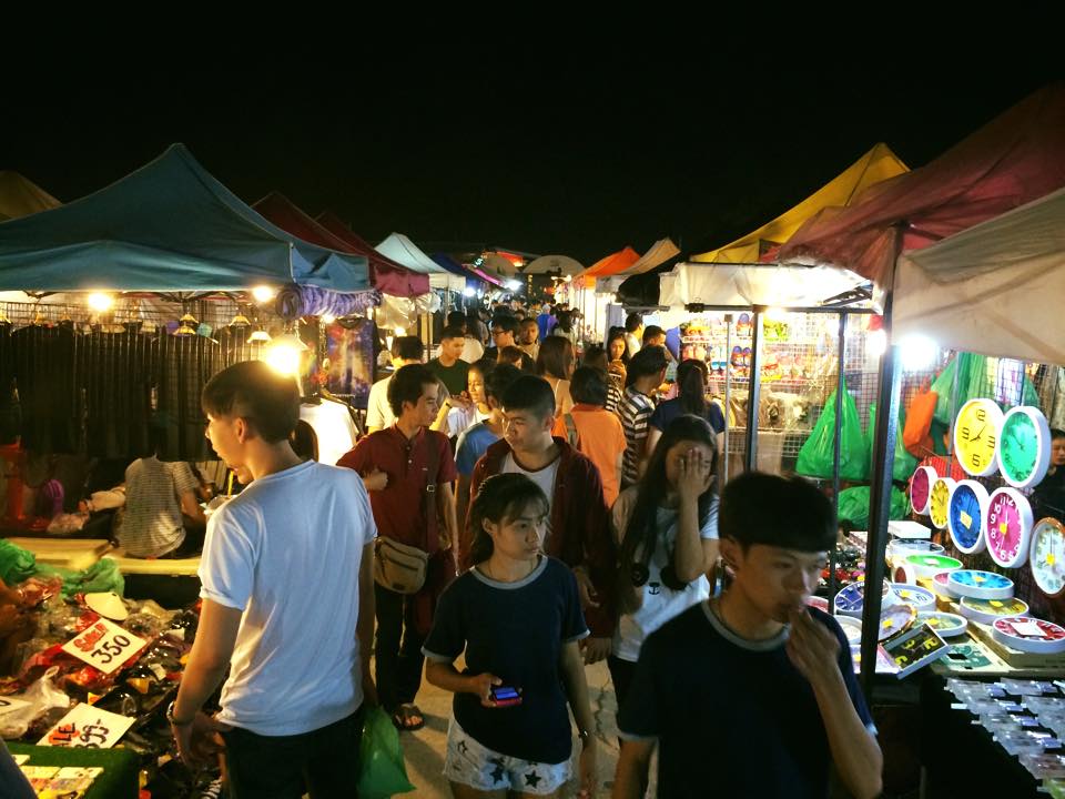 Talat Rot Fai Srinakarin night market in Bangkok