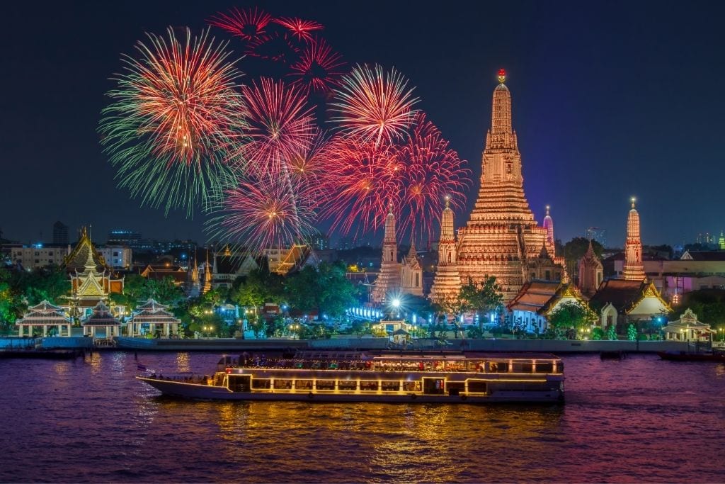 New Year fireworks at Wat Arun
