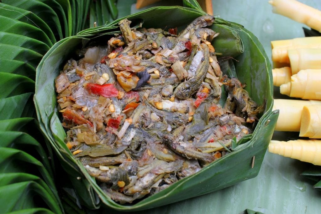 Mok Huak – Steamed Tadpoles with Fermented Fish Sauce (หมกฮวก)