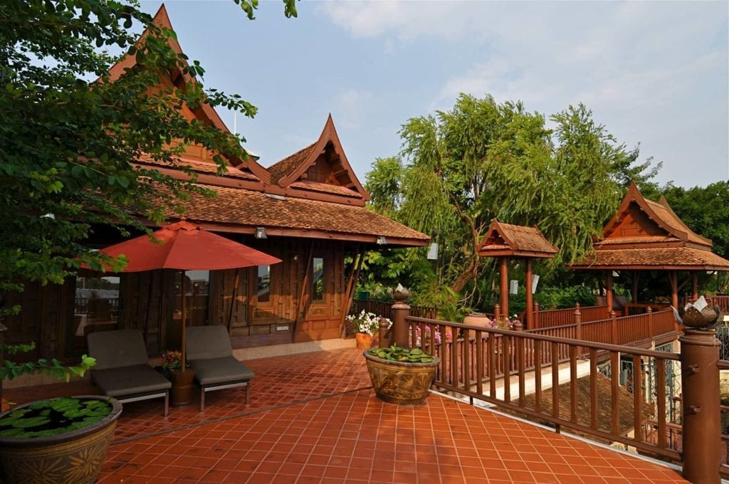 Old Thai houses at Chakrabongse Villas 