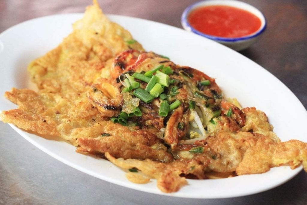 Oyster omlette at Daeng Racha Hoy Tod