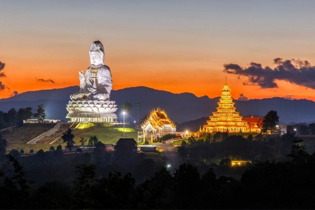 Night view of Wat Huay Pla Klang